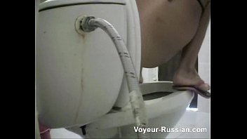 voyeur-russian pooping 2